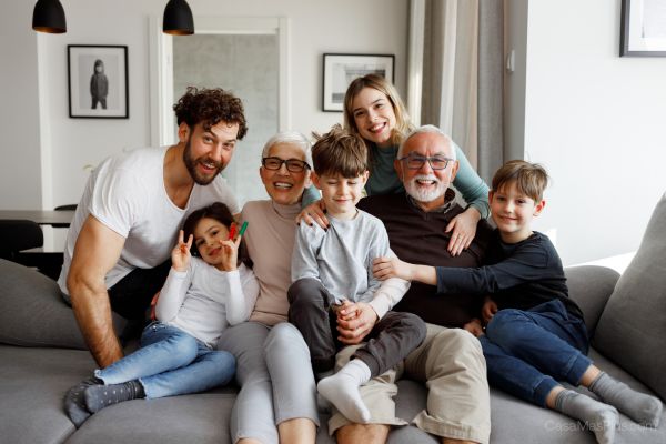 Cómo adaptar tu vivienda cuando conviven varias generaciones bajo el mismo techo